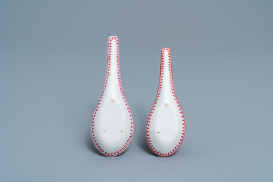 A pair of Chinese Thai market Bencharong spoons, 19th C.