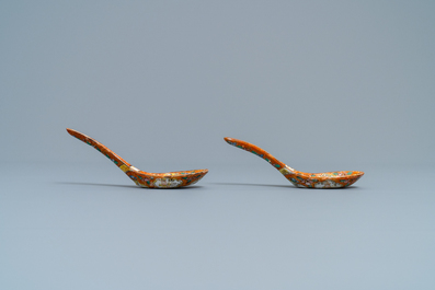 Une paire de cuill&egrave;res en porcelaine de Chine Bencharong pour le march&eacute; thai, 19&egrave;me