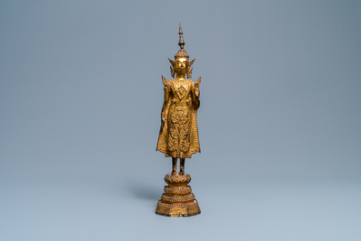 Une collection de figures et fragments en bronze, Inde, Tha&iuml;lande et Tibet, 19&egrave;me et avant