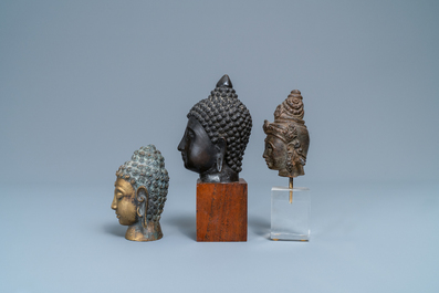 Une collection de figures et fragments en bronze, Inde, Tha&iuml;lande et Tibet, 19&egrave;me et avant