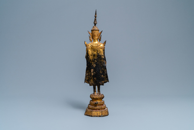Une collection de figures et fragments en bronze, Inde, Tha&iuml;lande et Tibet, 19&egrave;me et avant