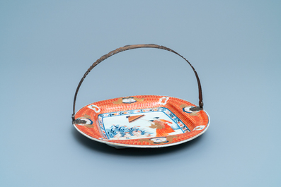 A Chinese Imari-style tray after Cornelis Pronk: 'Dames au parasol', Qianlong