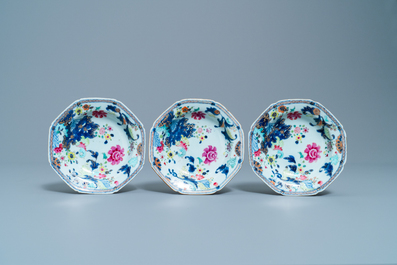 Une paire de vases et six assiettes en porcelaine de Chine famille rose &agrave; d&eacute;cor 'feuille de tabac', Qianlong