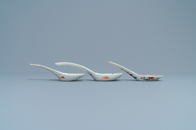 Three Chinese famille rose spoons, 19/20th C.