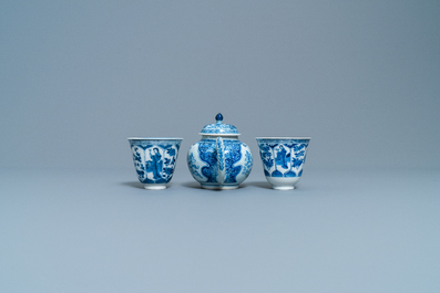 A Chinese blue and white teapot and a pair of wine cups, Kangxi