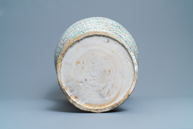 Un grand vase en c&eacute;ramique polychrome, Maroc ou Tun&eacute;sie, vers 1900
