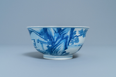 Un bol imp&eacute;rial en porcelaine de Chine en bleu et blanc &agrave; d&eacute;cor de la riziculture, marque et &eacute;poque de Kangxi