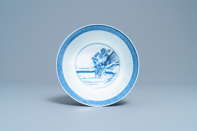 Un bol imp&eacute;rial en porcelaine de Chine en bleu et blanc &agrave; d&eacute;cor de la riziculture, marque et &eacute;poque de Kangxi