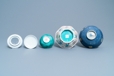 Une collection vari&eacute;e en porcelaine de Chine famille rose et monochrome, 19/20&egrave;me