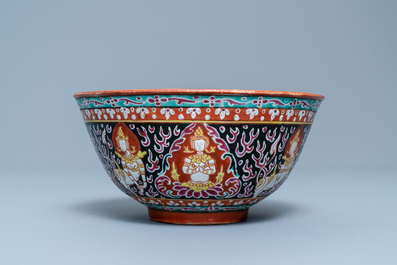 A Chinese Thai market Bencharong bowl, 19th C.