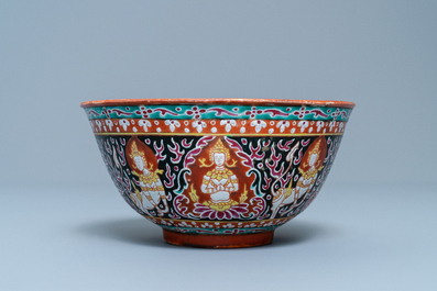 A Chinese Thai market Bencharong bowl, 19th C.