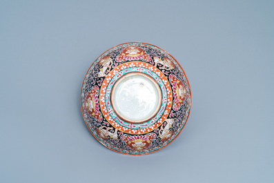 A Chinese Thai market Bencharong bowl, 19th C.