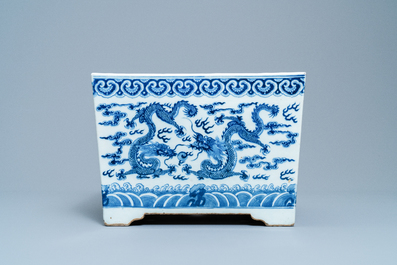 A square Chinese blue and white 'dragon' jardini&egrave;re, 19th C.