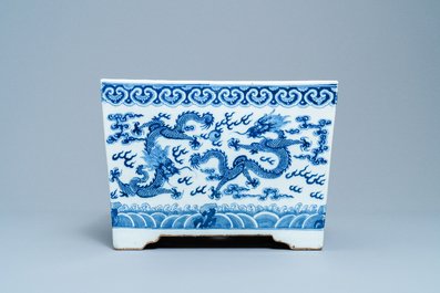 A square Chinese blue and white 'dragon' jardini&egrave;re, 19th C.