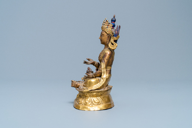 Une figure du Bouddha en cuivre dor&eacute;, Sino-Tibet, 18/19&egrave;me