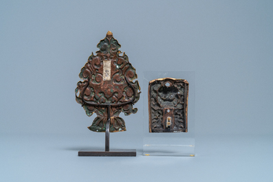 Deux ornements en bronze dor&eacute; incrust&eacute;, Sino-Tibet, 17/18&egrave;me