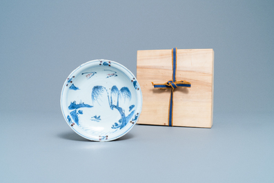 Une assiette en porcelaine de Chine en bleu, blanc et rouge de cuivre, Ming