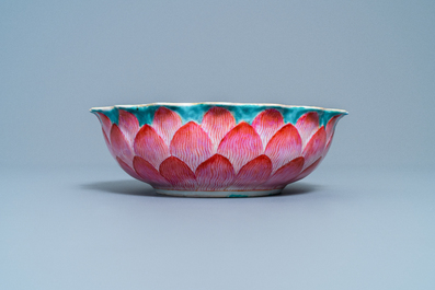 A Chinese famille rose 'lotus' bowl with turtle-shaped flower holder, Qianlong/Jiaqing