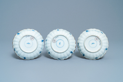 Six coupes godronn&eacute;es en porcelaine de Chine en bleu et blanc, Kangxi