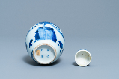 A Chinese blue and white covered tea caddy, Kangxi