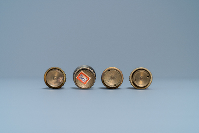 Vier Chinese verguld bronzen hoedentoppen, Qing