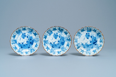 Six coupes godronn&eacute;es en porcelaine de Chine en bleu et blanc, Kangxi