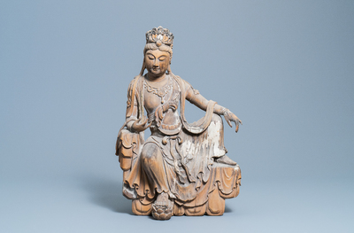 Une figure de Guanyin en bois peint, Chine, Ming