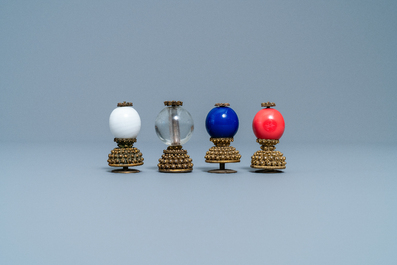 Vier Chinese verguld bronzen hoedentoppen, Qing