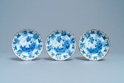 Six coupes godronn&eacute;es en porcelaine de Chine en bleu et blanc, Kangxi