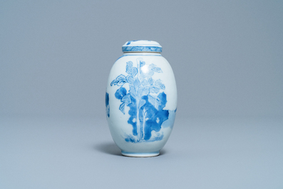 A Chinese blue and white covered tea caddy, Kangxi