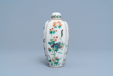 A Chinese famille verte jar and cover and a 'phoenix' plate, Kangxi
