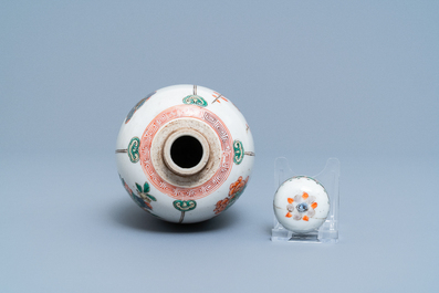 A Chinese famille verte jar and cover and a 'phoenix' plate, Kangxi