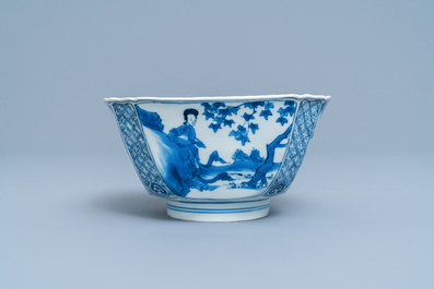 Un bol de forme carr&eacute;e en porcelaine de Chine en bleu et blanc, marque de Chenghua, Kangxi