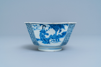 Un bol de forme carr&eacute;e en porcelaine de Chine en bleu et blanc, marque de Chenghua, Kangxi