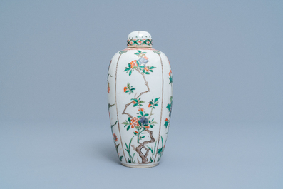 A Chinese famille verte jar and cover and a 'phoenix' plate, Kangxi