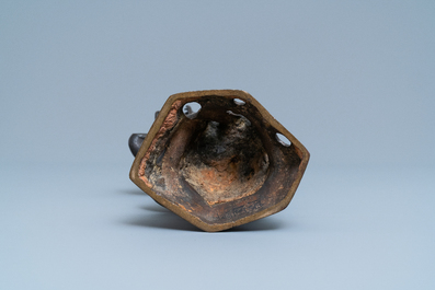 Une grande figure de Li Tieguai en bronze, Chine, Ming