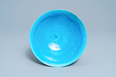 Een Chinese monochrome turquoise kom met onderglazuur decor, Kangxi