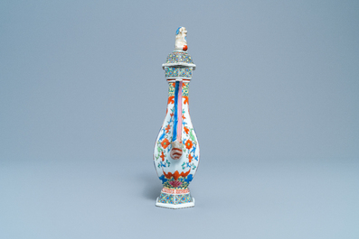 Une verseuse couverte en porcelaine de Chine, Qianlong