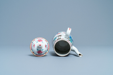 Une chocolati&egrave;re en porcelaine de Chine famille rose &agrave; d&eacute;cor de 'La romance de la chambre de l'ouest', Yongzheng