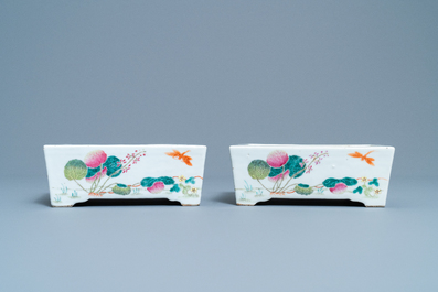 A pair of Chinese rectangular famille rose jardini&egrave;res, 19th C.