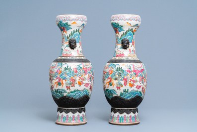 Une paire de vases en porcelaine de Chine famille rose dite 'de Nankin', 19&egrave;me
