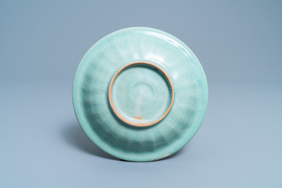 Een Chinese Longquan celadon 'twin fish' schotel, Song