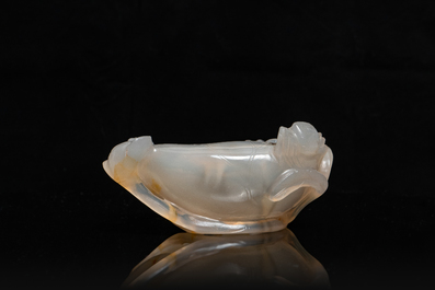 A Chinese agate peach-form brush washer, Qing