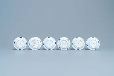 Six coupelles en porcelaine de Chine en bleu et blanc, Kangxi