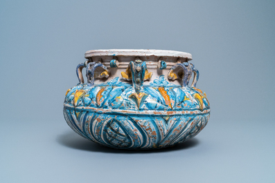 Une vasque circulaire en fa&iuml;ence polychrome de Winterthur, Suisse, 16&egrave;me