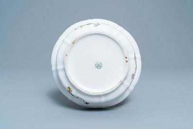 A rare KPM porcelain basin with Cantonese famille verte painting, China and Germany, 19th C.