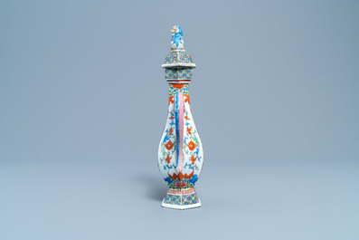 Une verseuse couverte en porcelaine de Chine, Qianlong