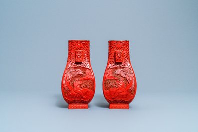 Une paire de vases en laque rouge &agrave; d&eacute;cor de la 'R&eacute;volution Culturelle', 20&egrave;me