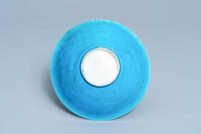 Een Chinese monochrome turquoise kom met onderglazuur decor, Kangxi