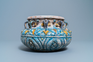 Une vasque circulaire en fa&iuml;ence polychrome de Winterthur, Suisse, 16&egrave;me